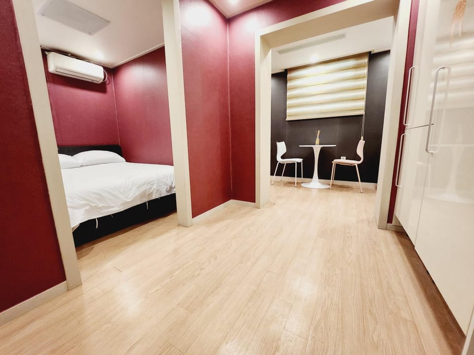 Bed, Photo of the whole room