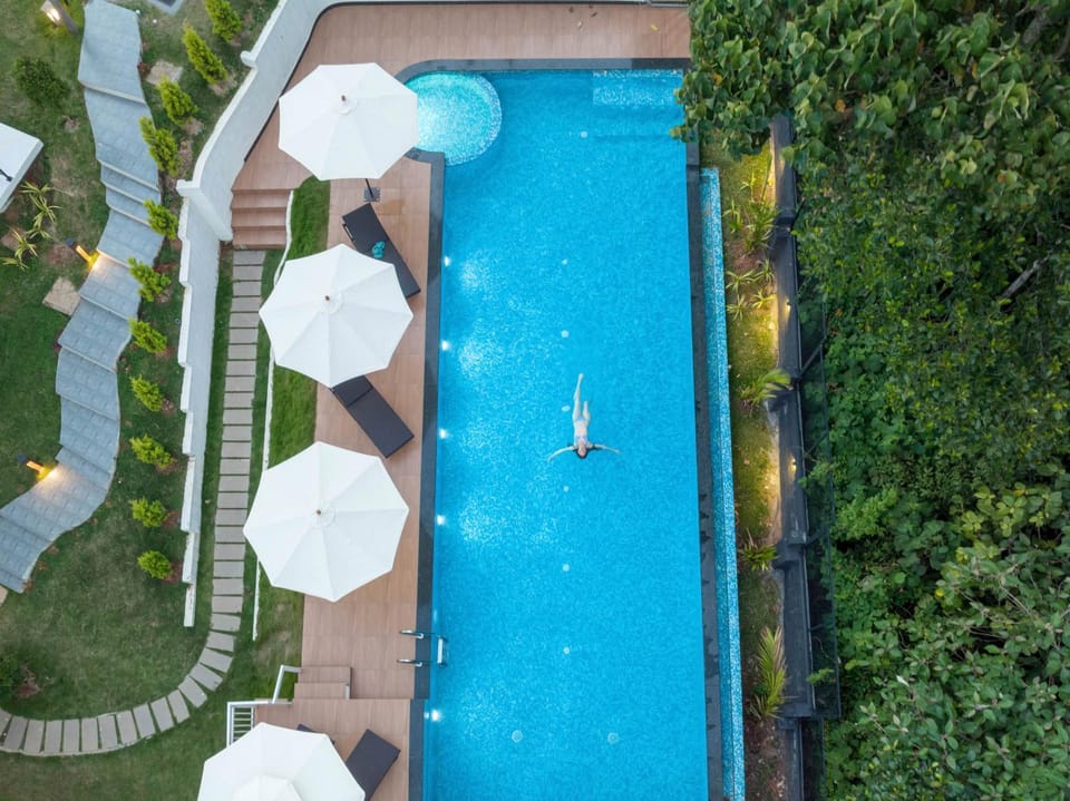 Swimming pool, Swimming pool
