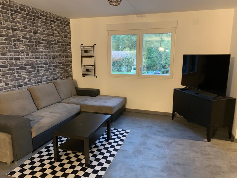 Communal lounge/ TV room, TV and multimedia, Living room