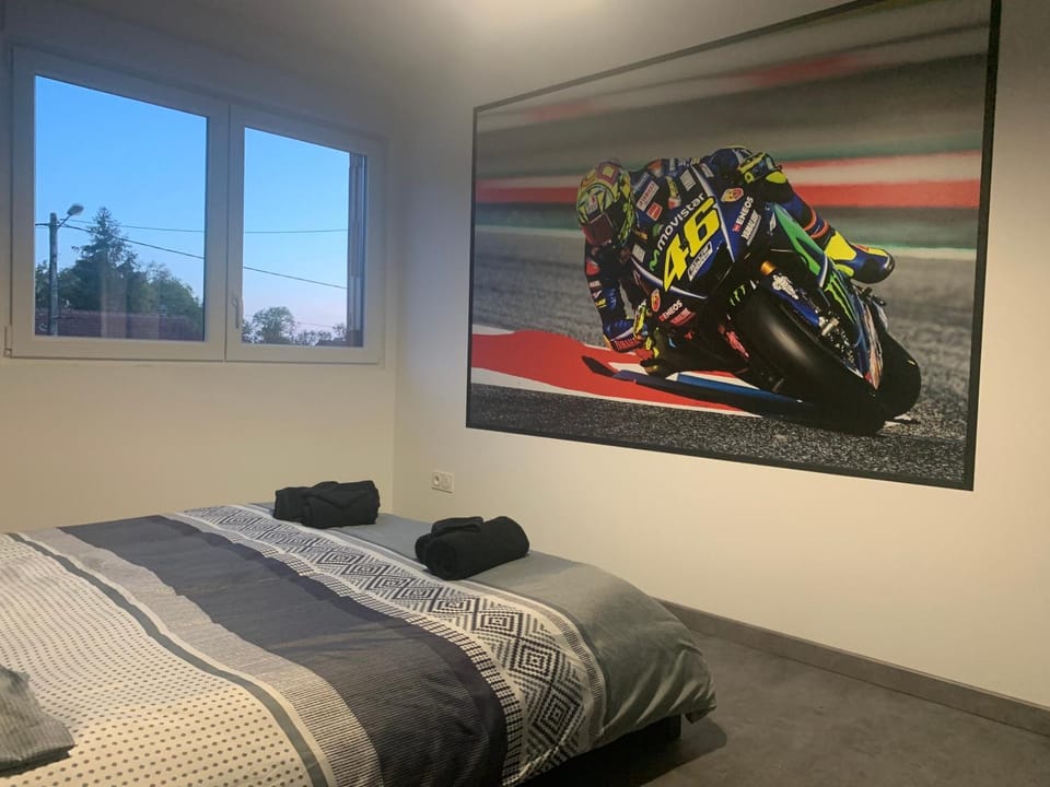 Bed, Photo of the whole room, Decorative detail, Bedroom