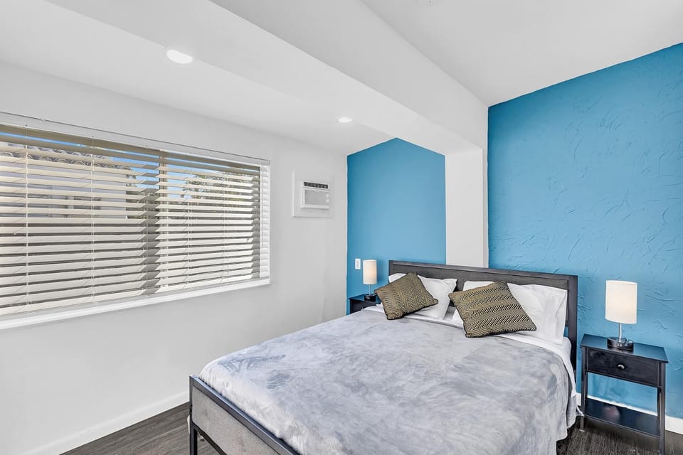 Two Bedroom Hollywood Beach Vacation SC01 House in Hollywood