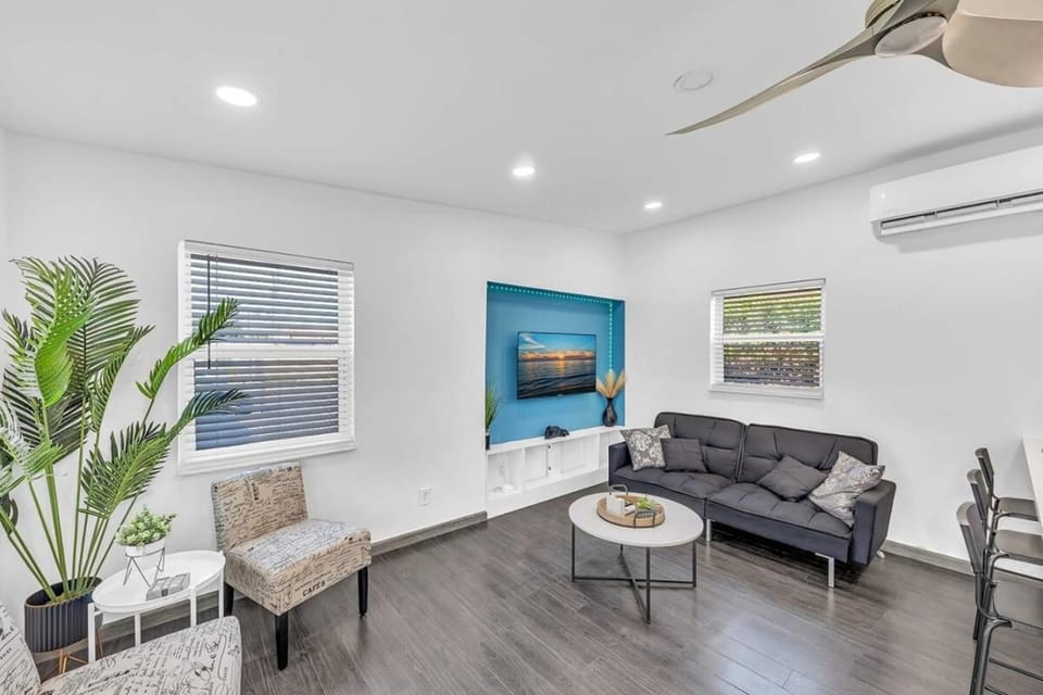 Two Bedroom Hollywood Beach Vacation Sc01 House in Hollywood