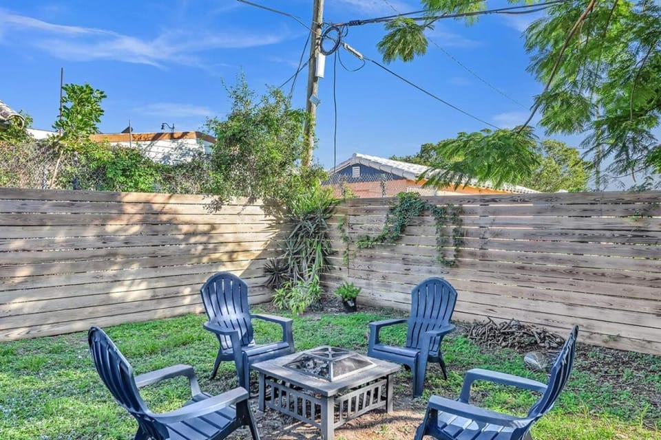 Hollywood 2 Bdrm Beach Vacation & Hard Rock Sc02 House in Hollywood