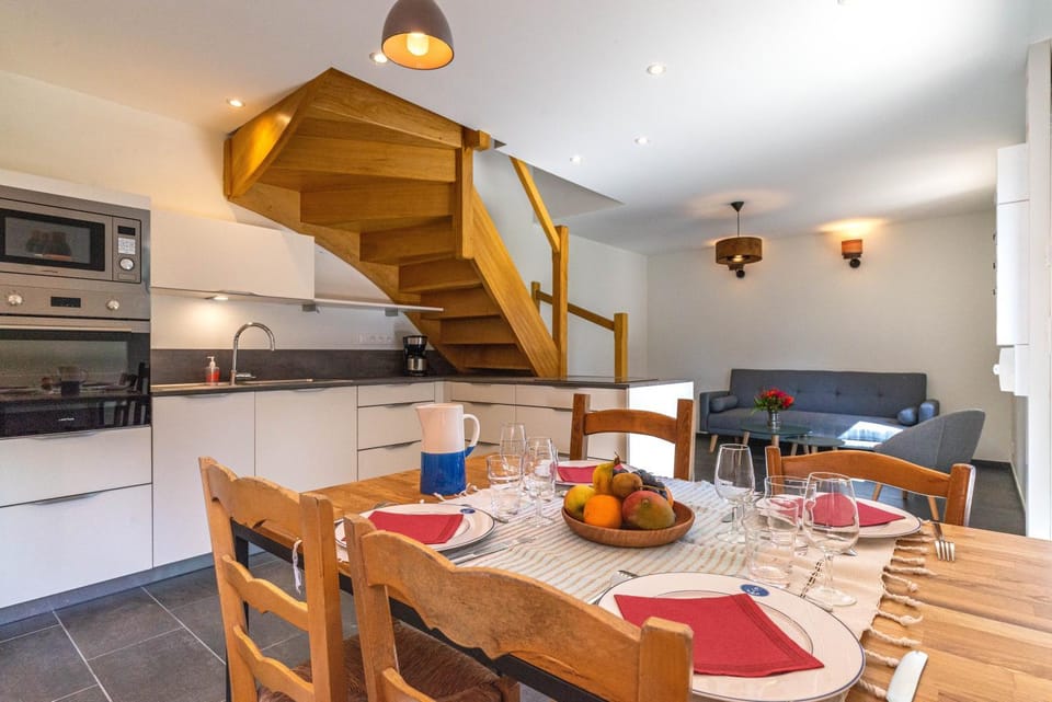 Kitchen or kitchenette, Living room, Dining area