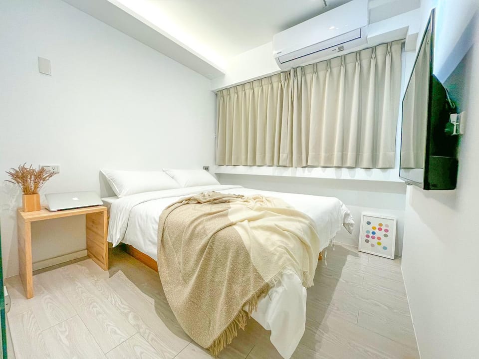 Bed, Photo of the whole room, air conditioner