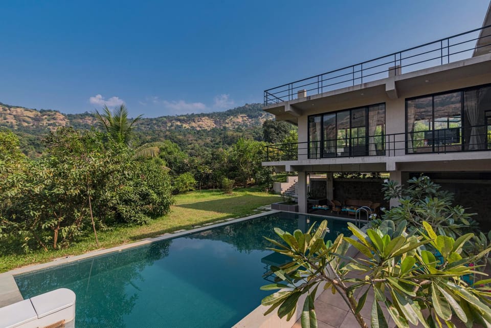 Property building, Spring, Day, Natural landscape, Garden, Garden view, Mountain view, Pool view, Swimming pool