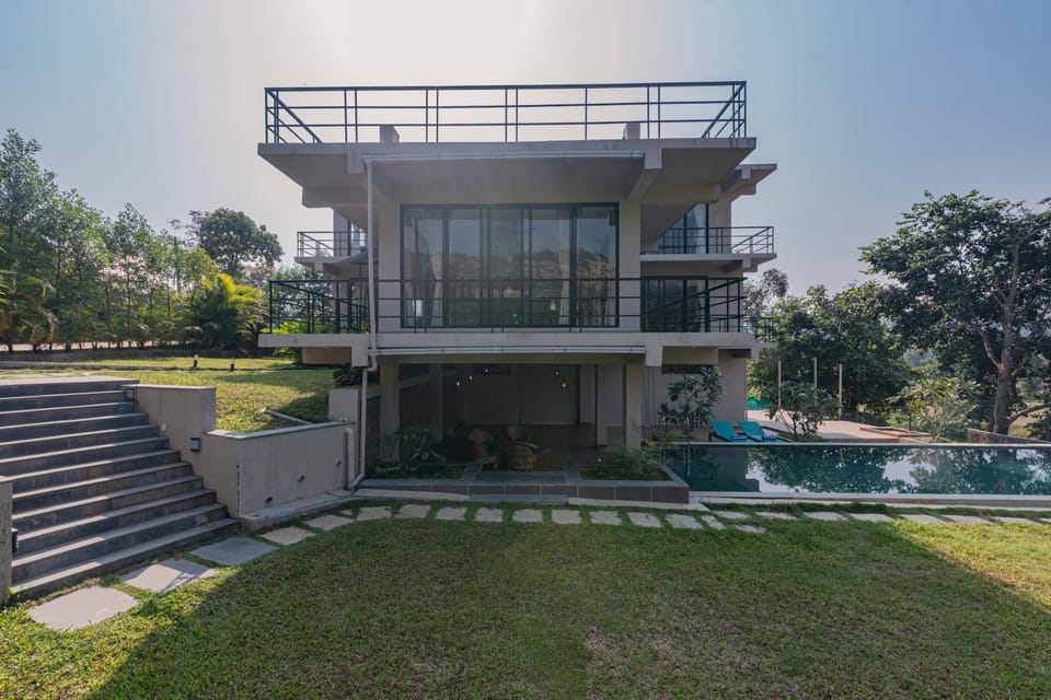 Property building, Patio, Spring, Day, Garden, Balcony/Terrace, Garden view, Pool view, Swimming pool, sunbed