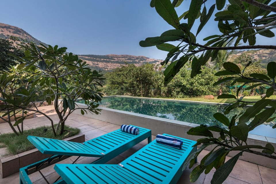 Spring, Day, Natural landscape, Garden, Garden view, Mountain view, Pool view, Swimming pool, sunbed