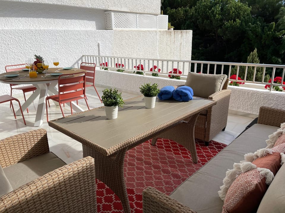 View (from property/room), Balcony/Terrace, Seating area, Dining area