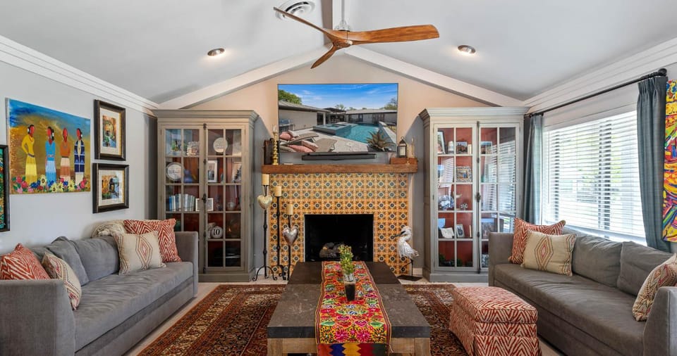 Stylish 3BR House with Swimming Pool and Walking to HSB Resort House in Lake Lyndon B Johnson