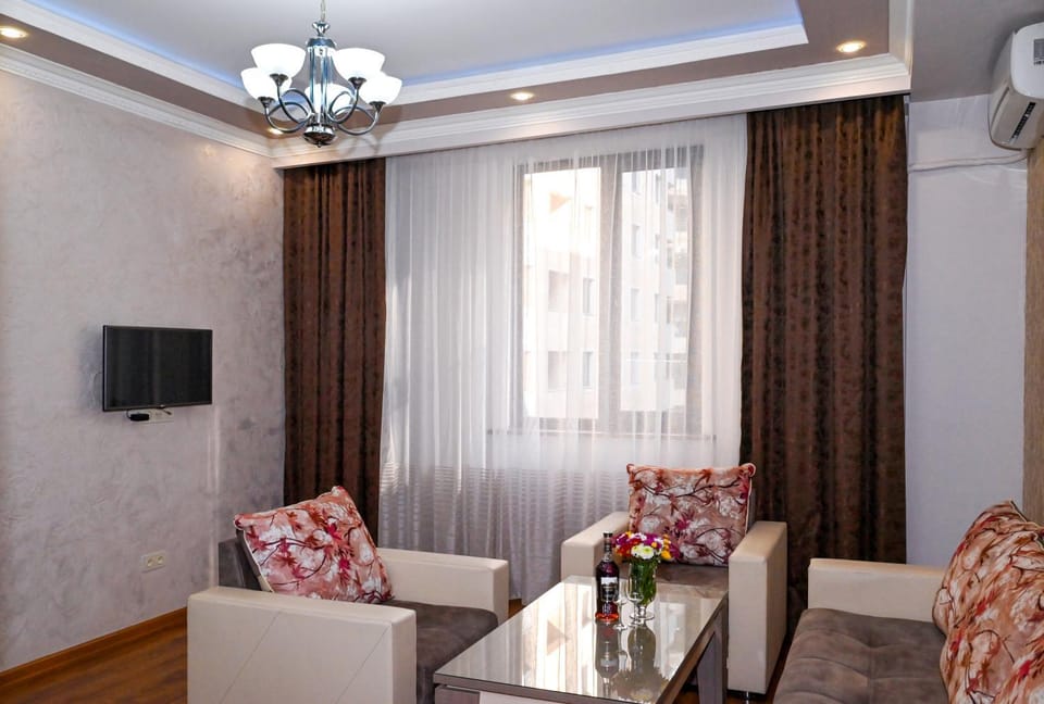 Communal lounge/ TV room, TV and multimedia, Living room, Seating area, Evening entertainment