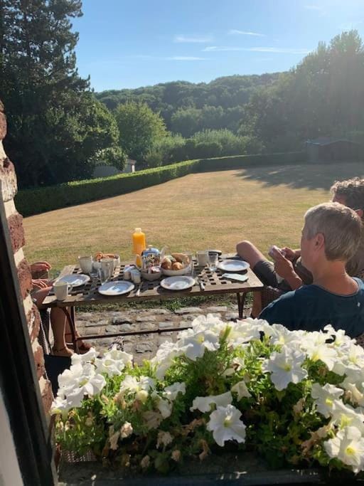 Natural landscape, Food and drinks, Guests