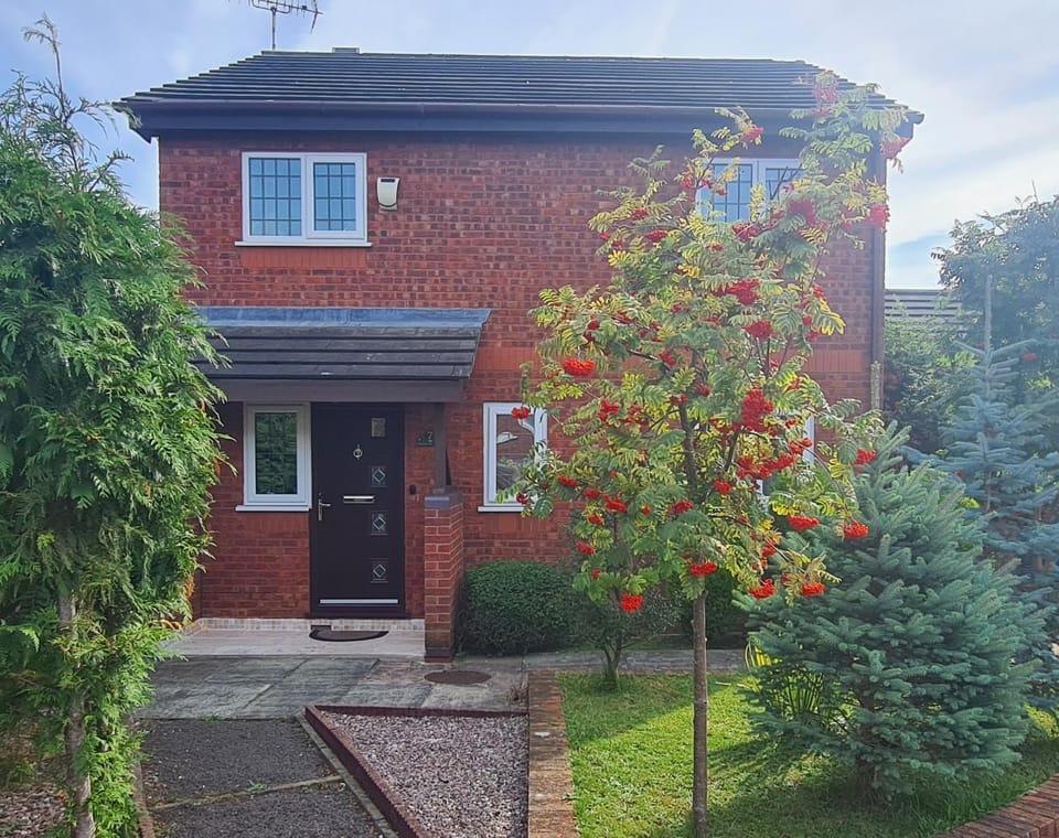 Spacious, 5 bed house for 9 in Chester Villa in Chester