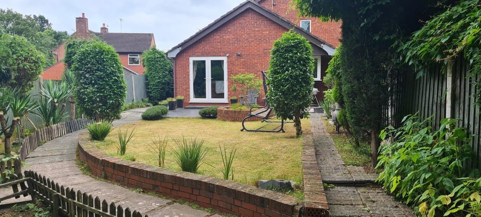 Spacious, 5 bed house for 9 in Chester Villa in Chester