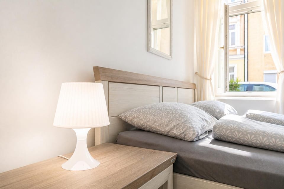 Bed, Seating area, Bedroom