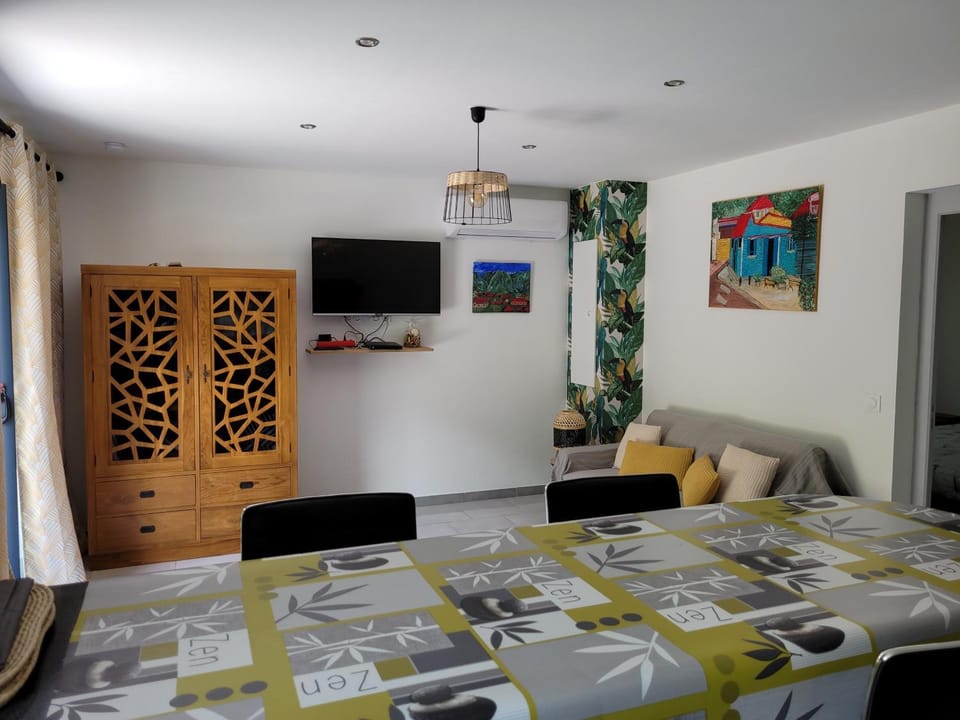Communal lounge/ TV room, Living room, Lounge or bar