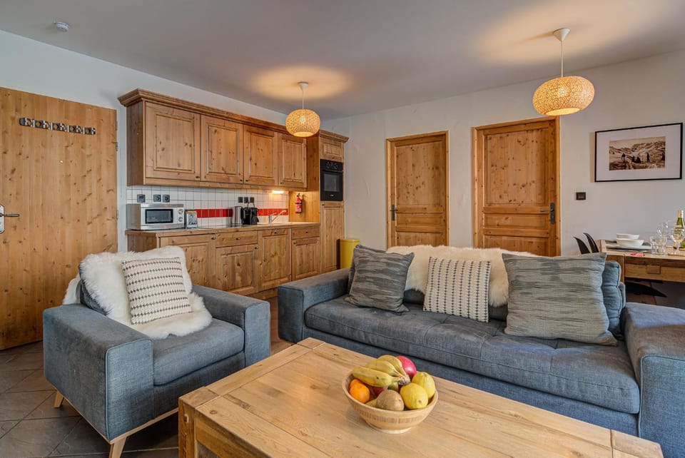 Kitchen or kitchenette, Living room, Food and drinks, Seating area, Dining area, Food, minibar, pet friendly, stove