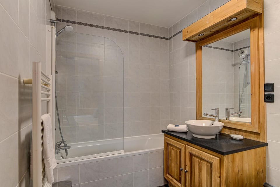 Shower, Bathroom, Bath, towels