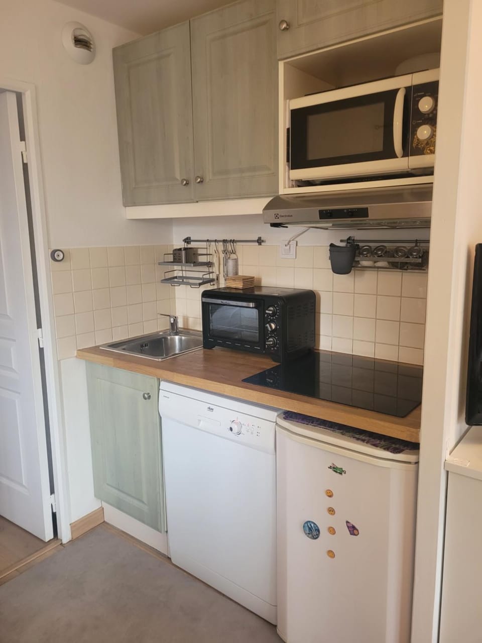 Kitchen or kitchenette