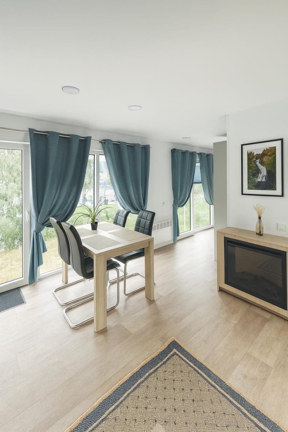 Living room, Seating area, Dining area