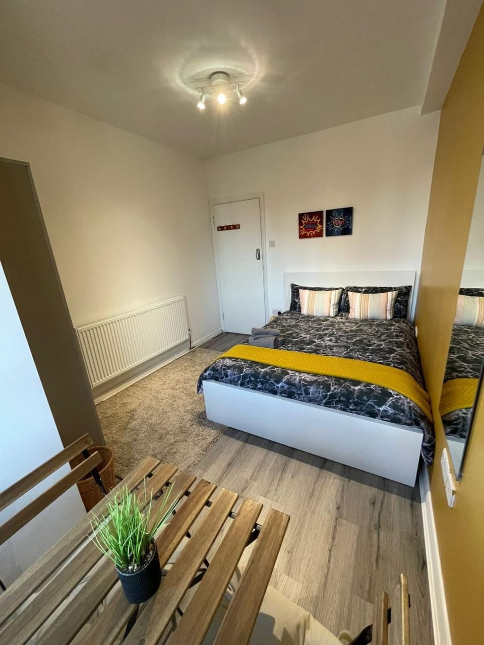 Bed, Photo of the whole room, Bedroom