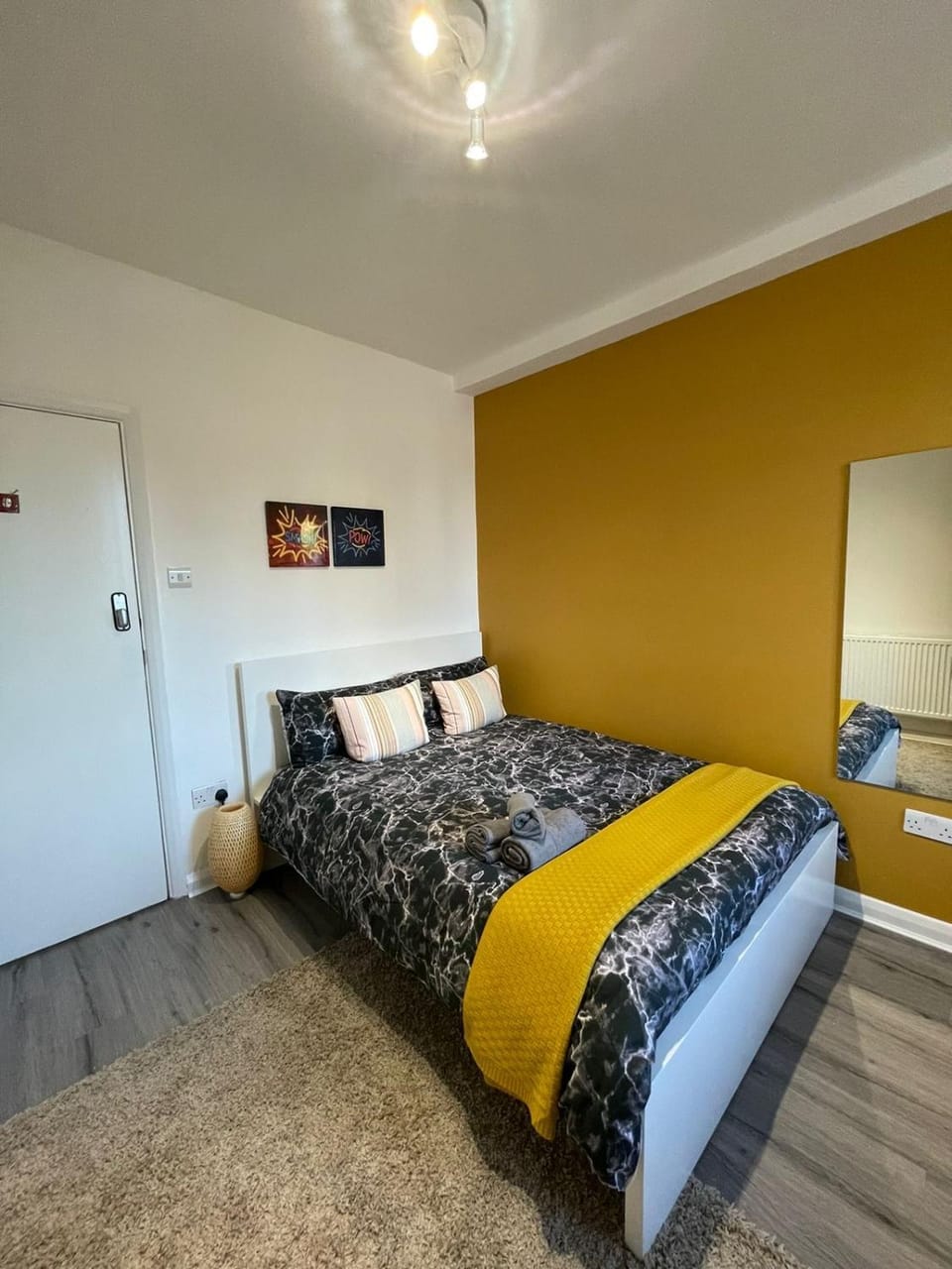 Bed, Photo of the whole room, Bedroom