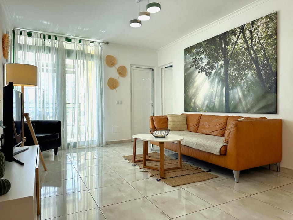 Communal lounge/ TV room, TV and multimedia, Living room