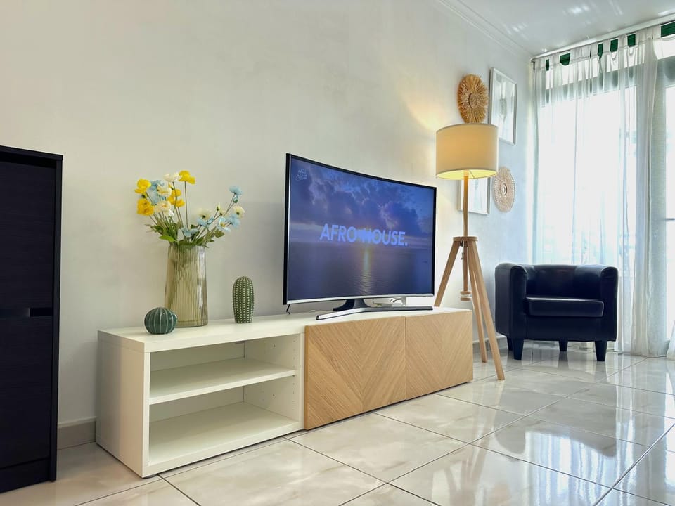 Communal lounge/ TV room, TV and multimedia
