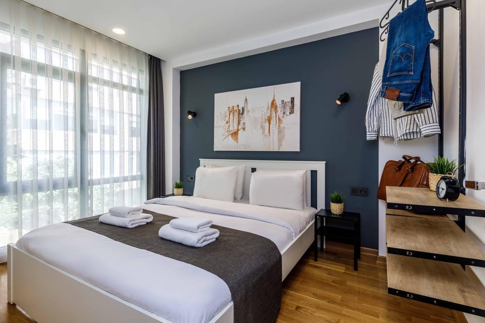 Bed, Bedroom, towels