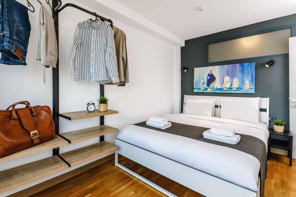 Bed, Living room, Bedroom