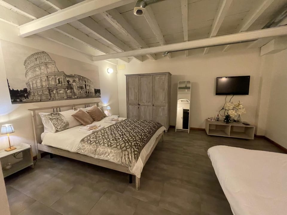 Bed, TV and multimedia, Bedroom