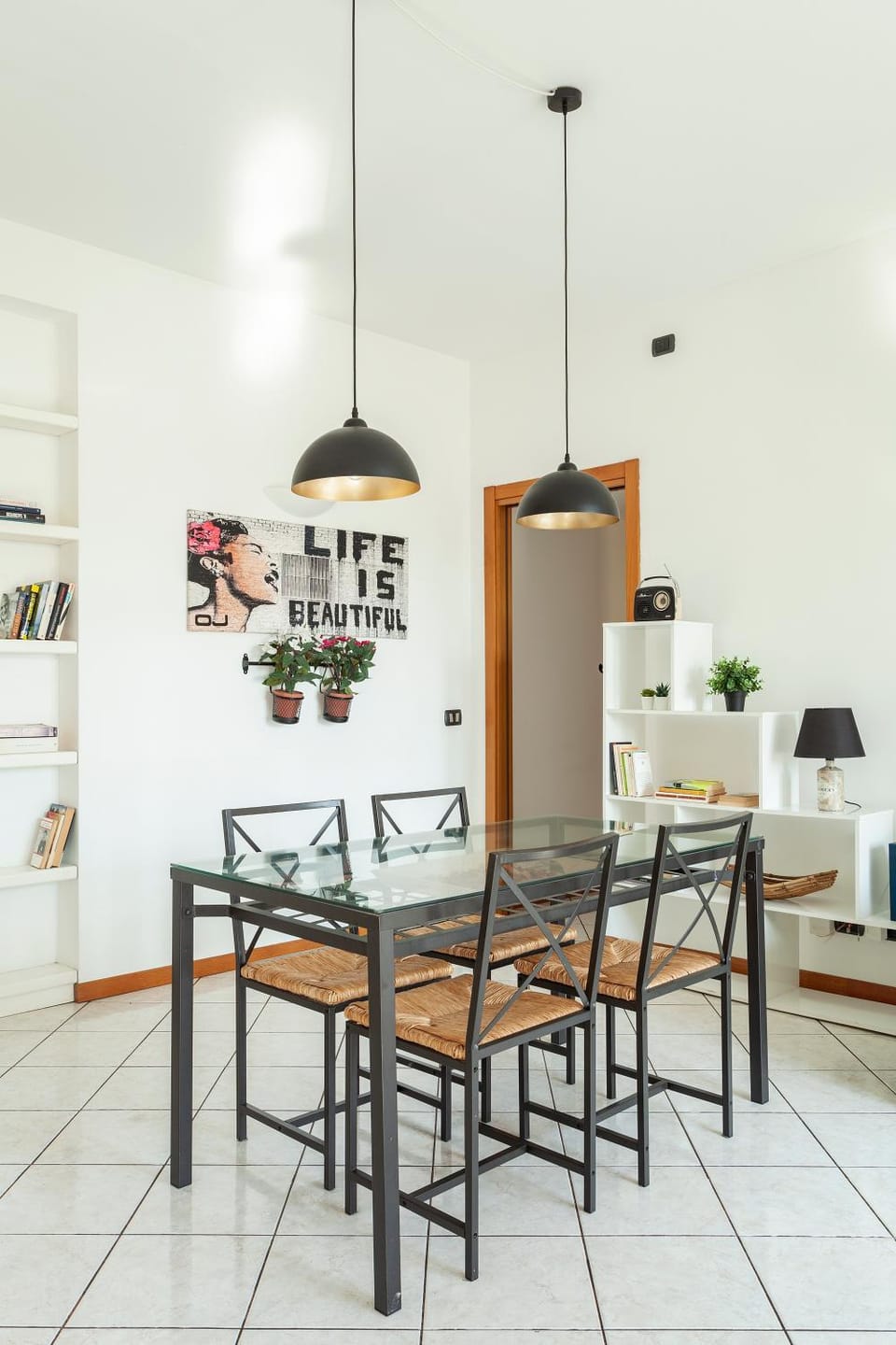 Seating area, Dining area