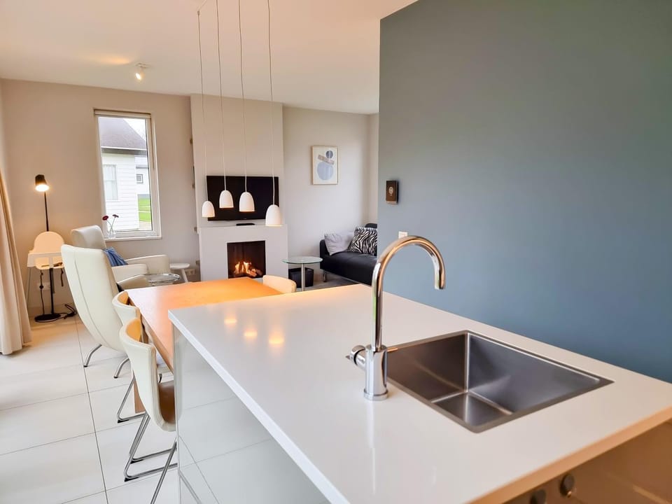 Seating area, Dining area, kitchen