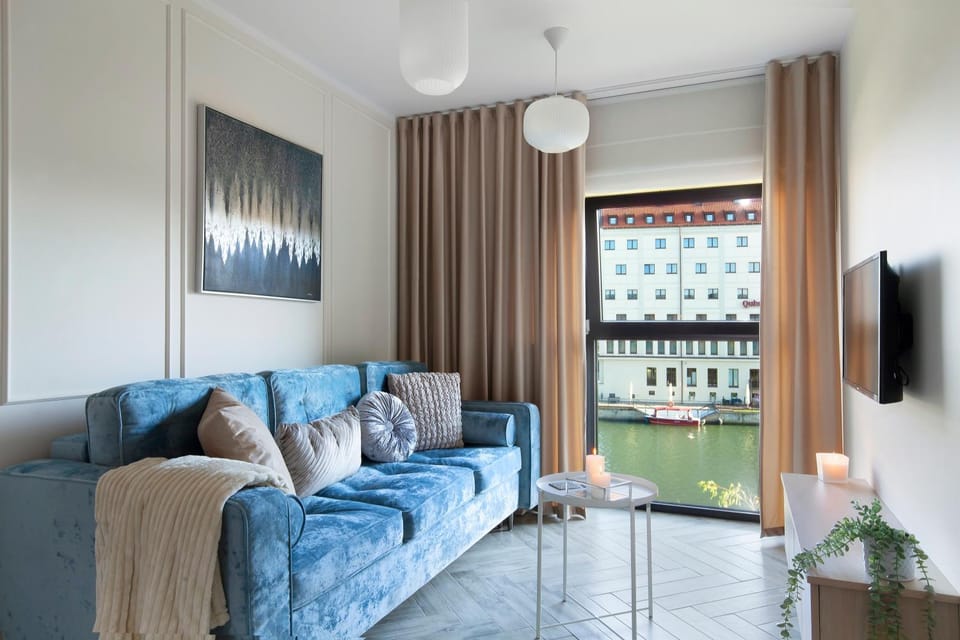 Bed, TV and multimedia, View (from property/room), Seating area