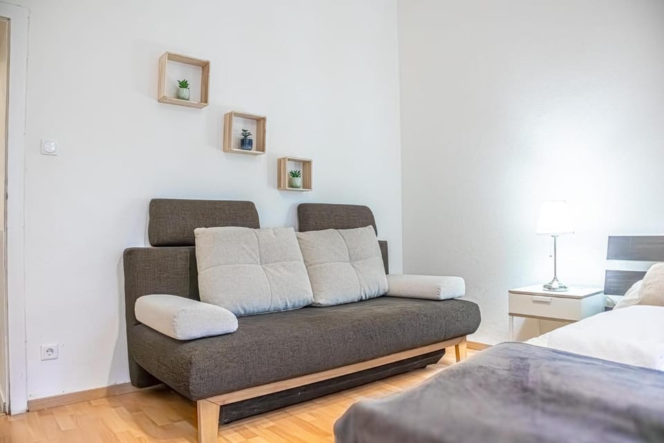 Bed, Seating area, Bedroom