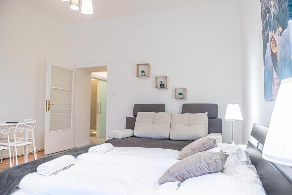 Seating area, Dining area, Bedroom, towels