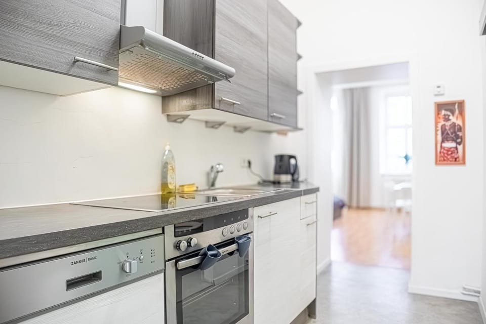 Coffee/tea facilities, Kitchen or kitchenette, microwave, stove