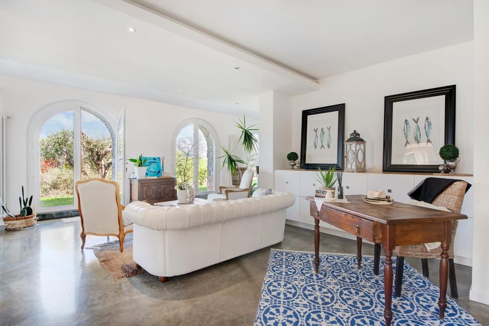 Property building, Living room