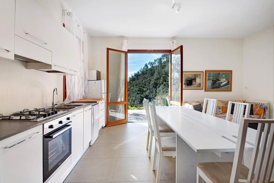 Property building, Kitchen or kitchenette, Living room