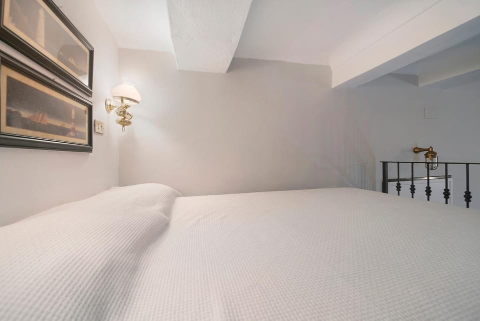 Property building, Living room, Bedroom