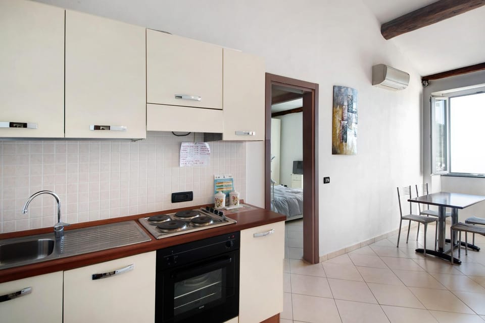 Kitchen or kitchenette, Living room