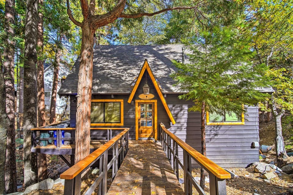 Pet-Friendly Retreat w/ Game Room & Fire Pit! House in Lake Arrowhead