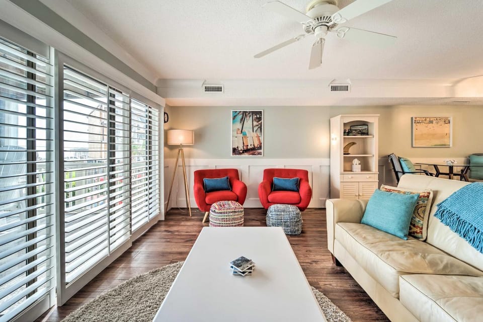 Bright Carolina Beach Condo - Walk to Shore! House in Carolina Beach