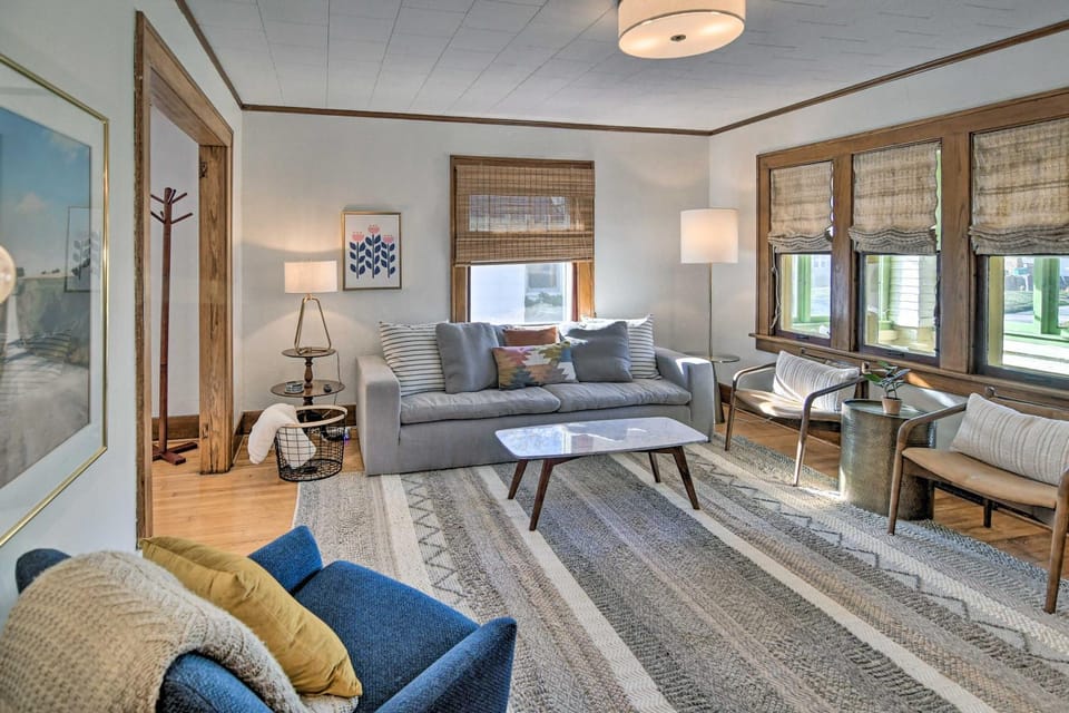 Family-Friendly Des Moines Retreat w/ Patio! House in Des Moines