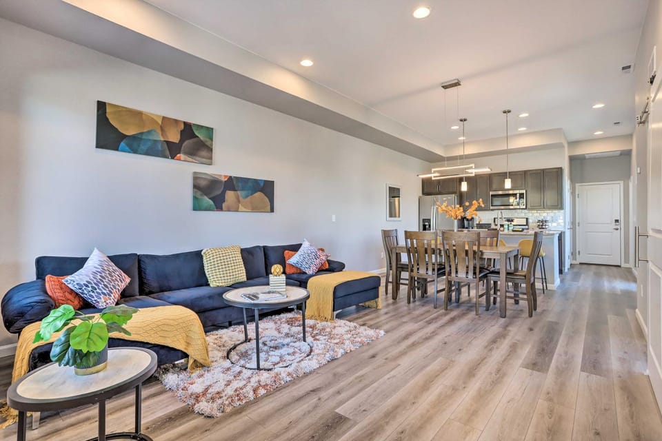 Work, Play & Explore! Townhome 6 Mi to Dtwn Denver House in Commerce City