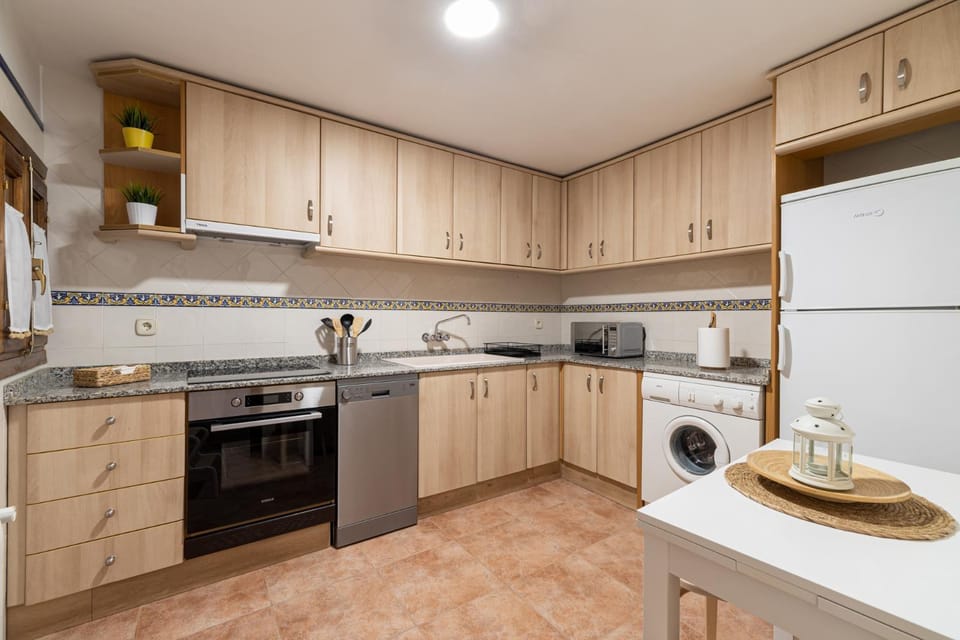 Kitchen or kitchenette, dishwasher, minibar, pet friendly, stove, toaster
