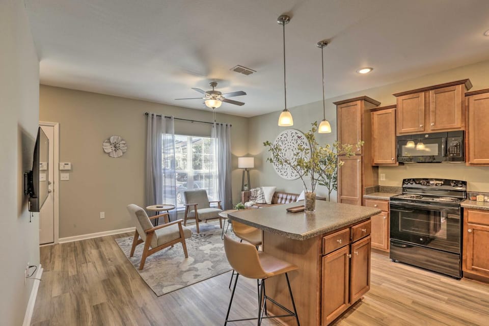 Airy Tallahassee Condo ~ 5 Mi to Downtown! House in Tallahassee