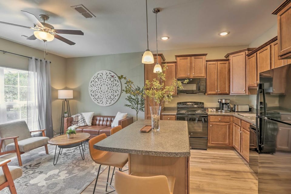 Airy Tallahassee Condo ~ 5 Mi to Downtown! House in Tallahassee