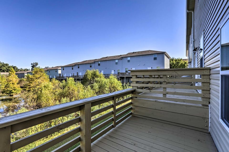 Ideally Located & Elegant Condo w/ Balcony! House in Tallahassee