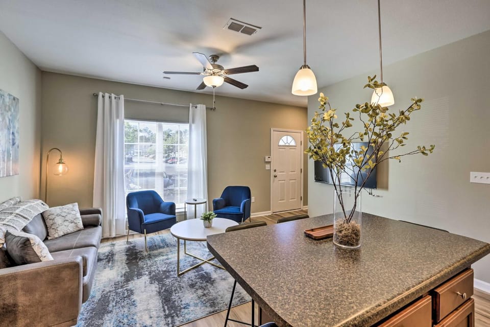 Ideally Located & Elegant Condo w/ Balcony! House in Tallahassee